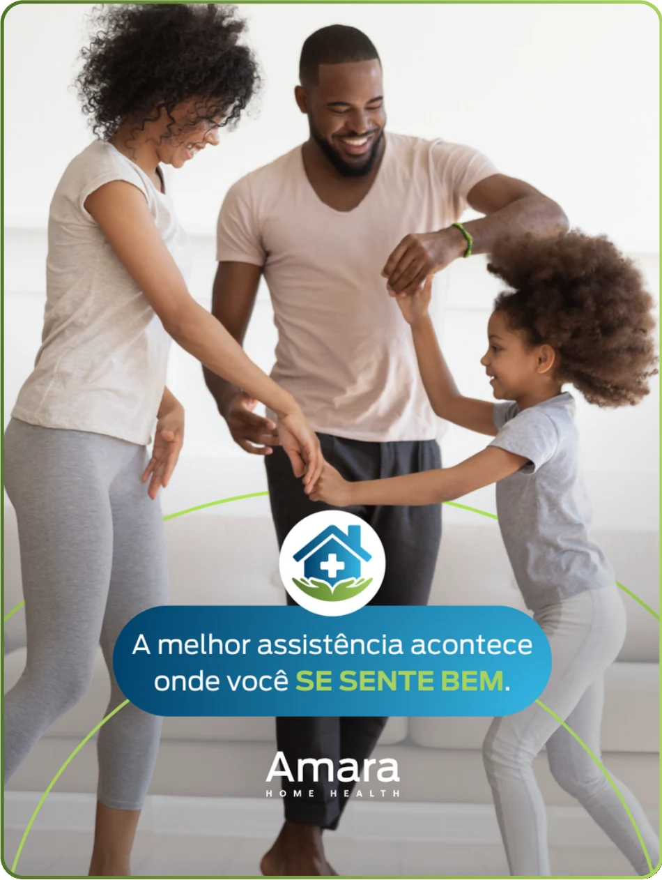 Familia recebendo assistencia em casa